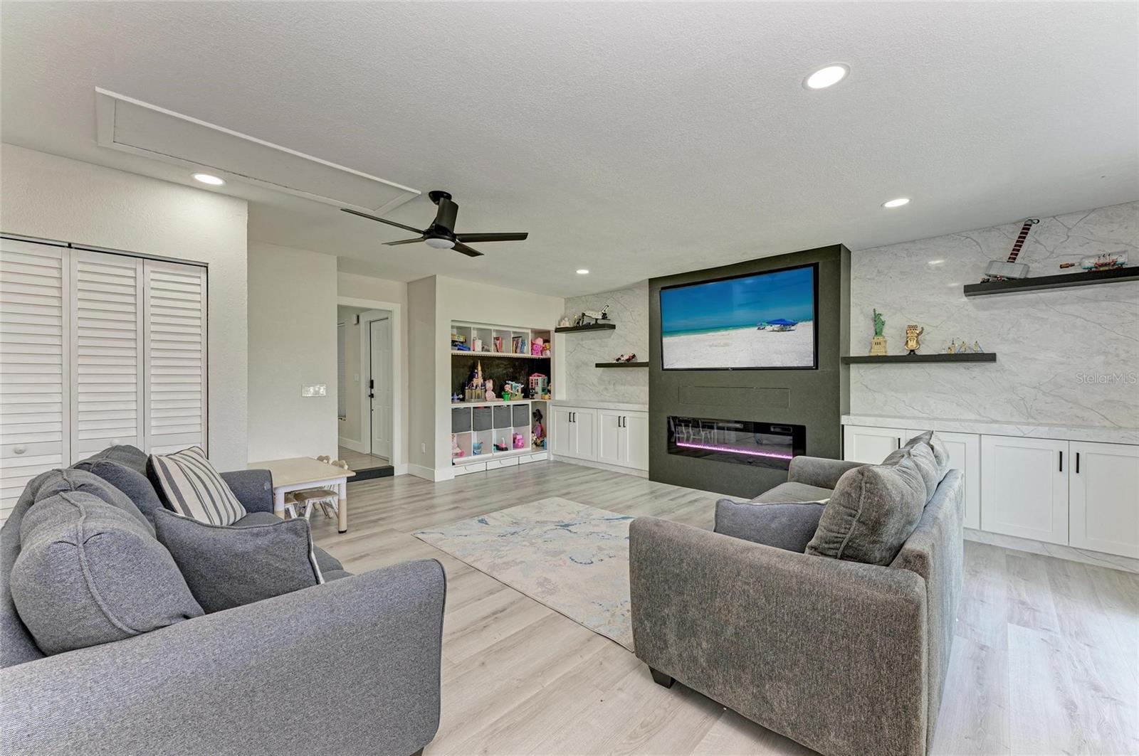 LAKE SARASOTA - Residential