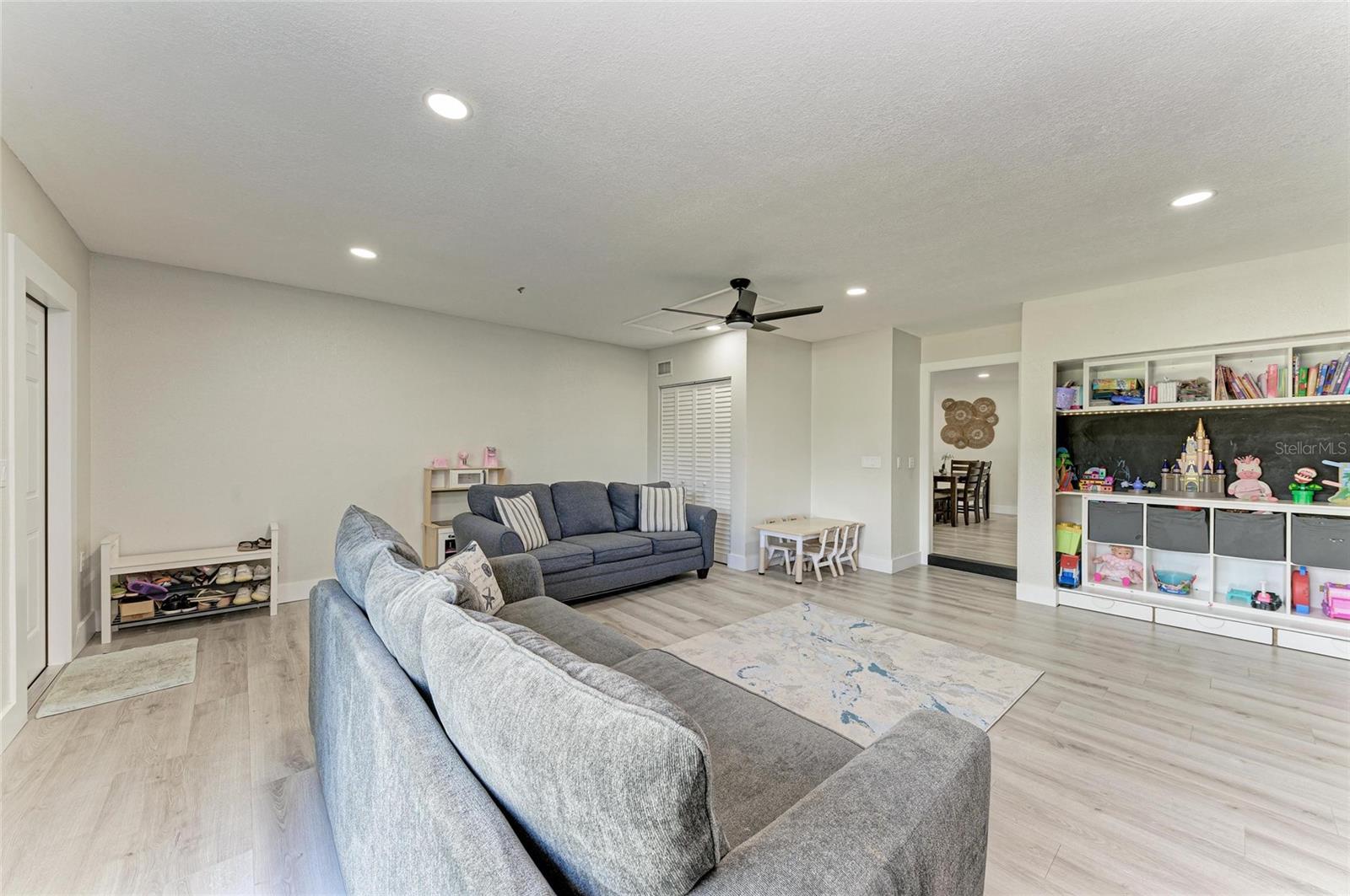 LAKE SARASOTA - Residential
