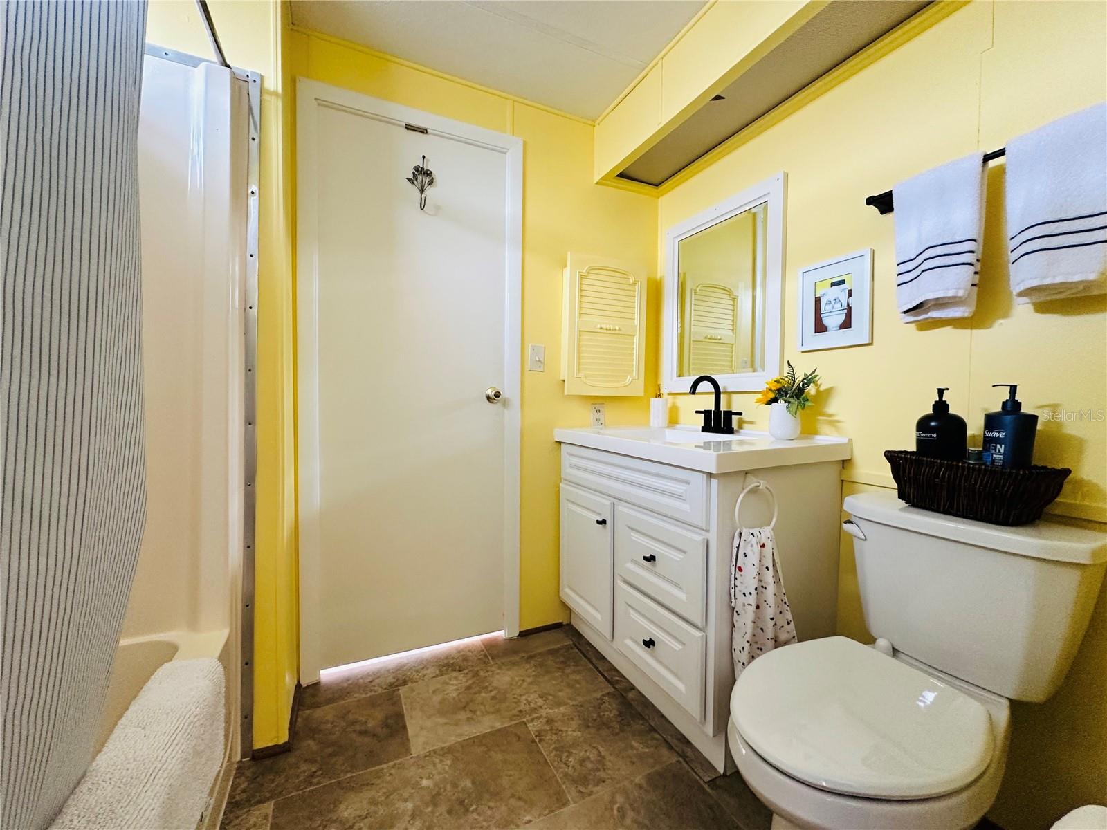 PALM LAKE ESTATES - Residential