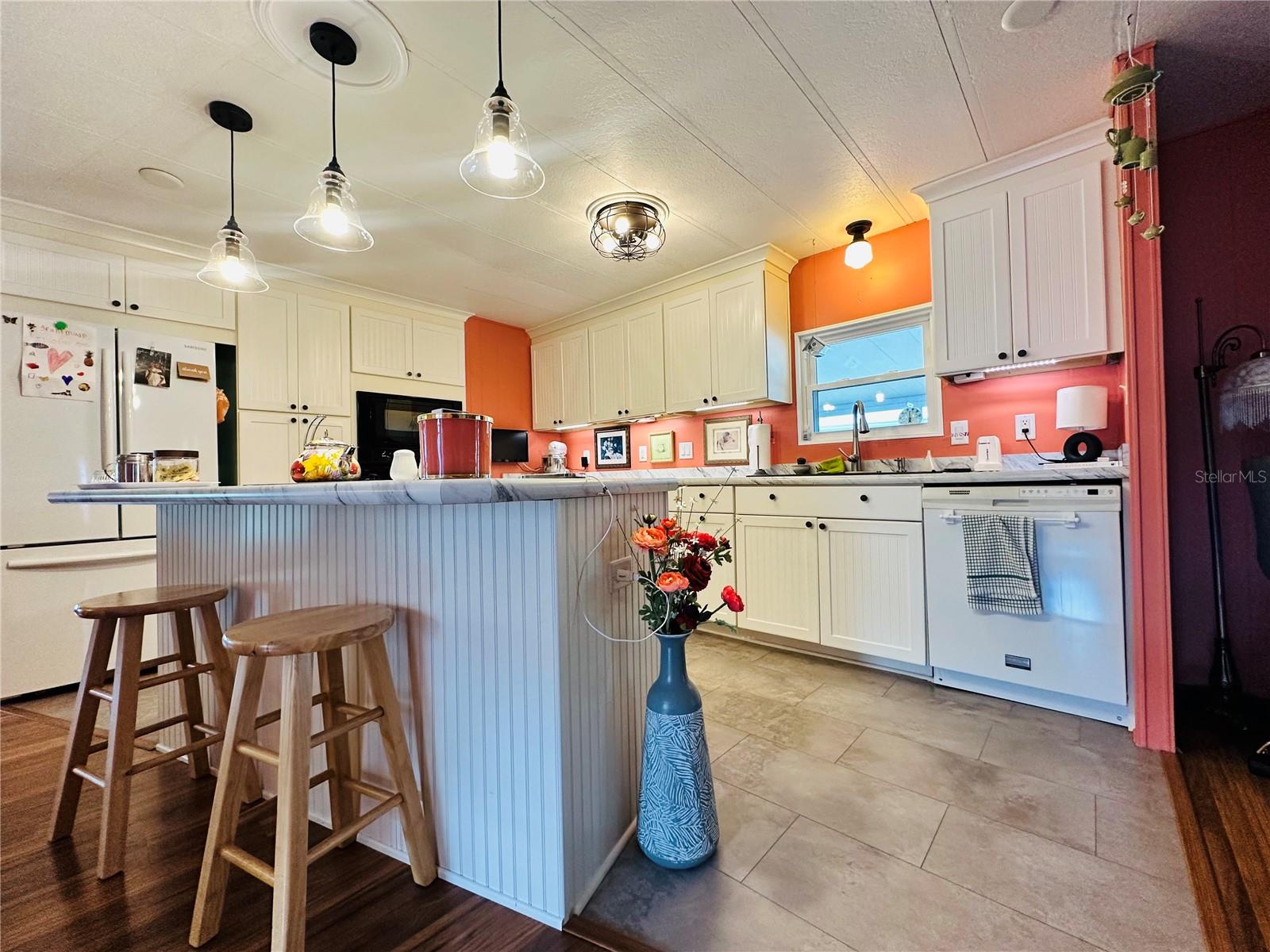 PALM LAKE ESTATES - Residential