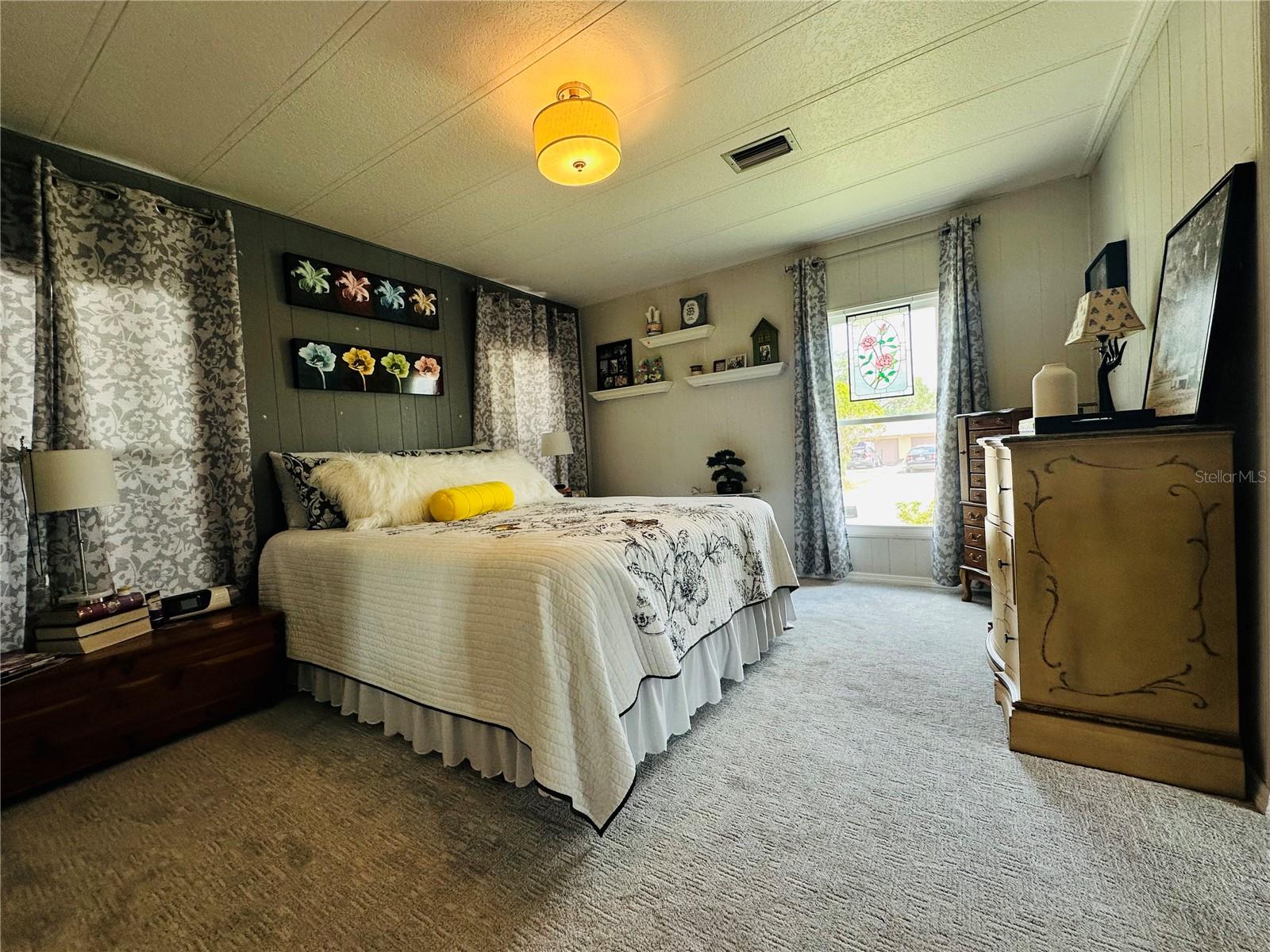 PALM LAKE ESTATES - Residential