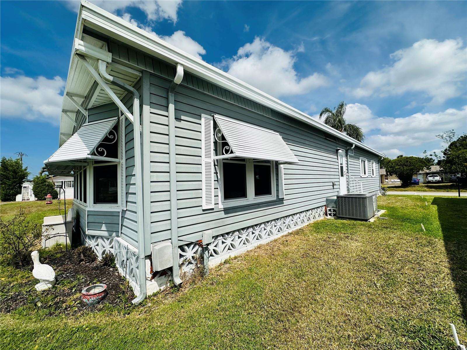 PALM LAKE ESTATES - Residential