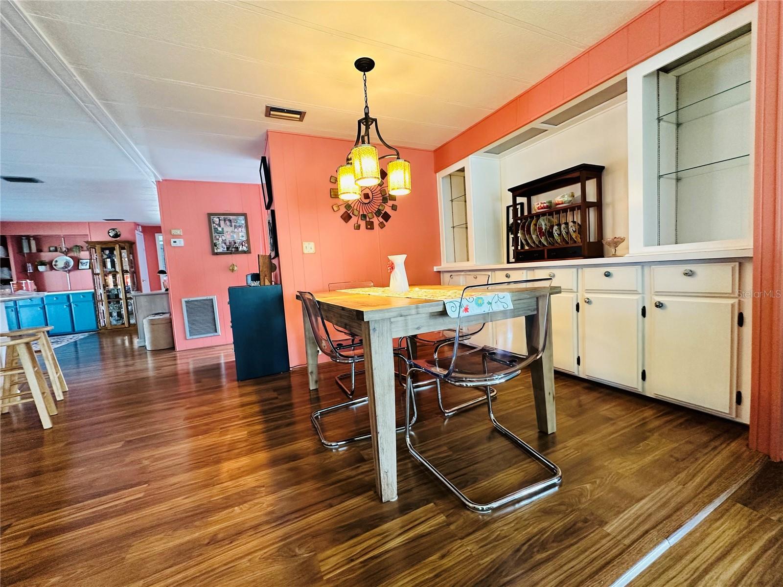 PALM LAKE ESTATES - Residential