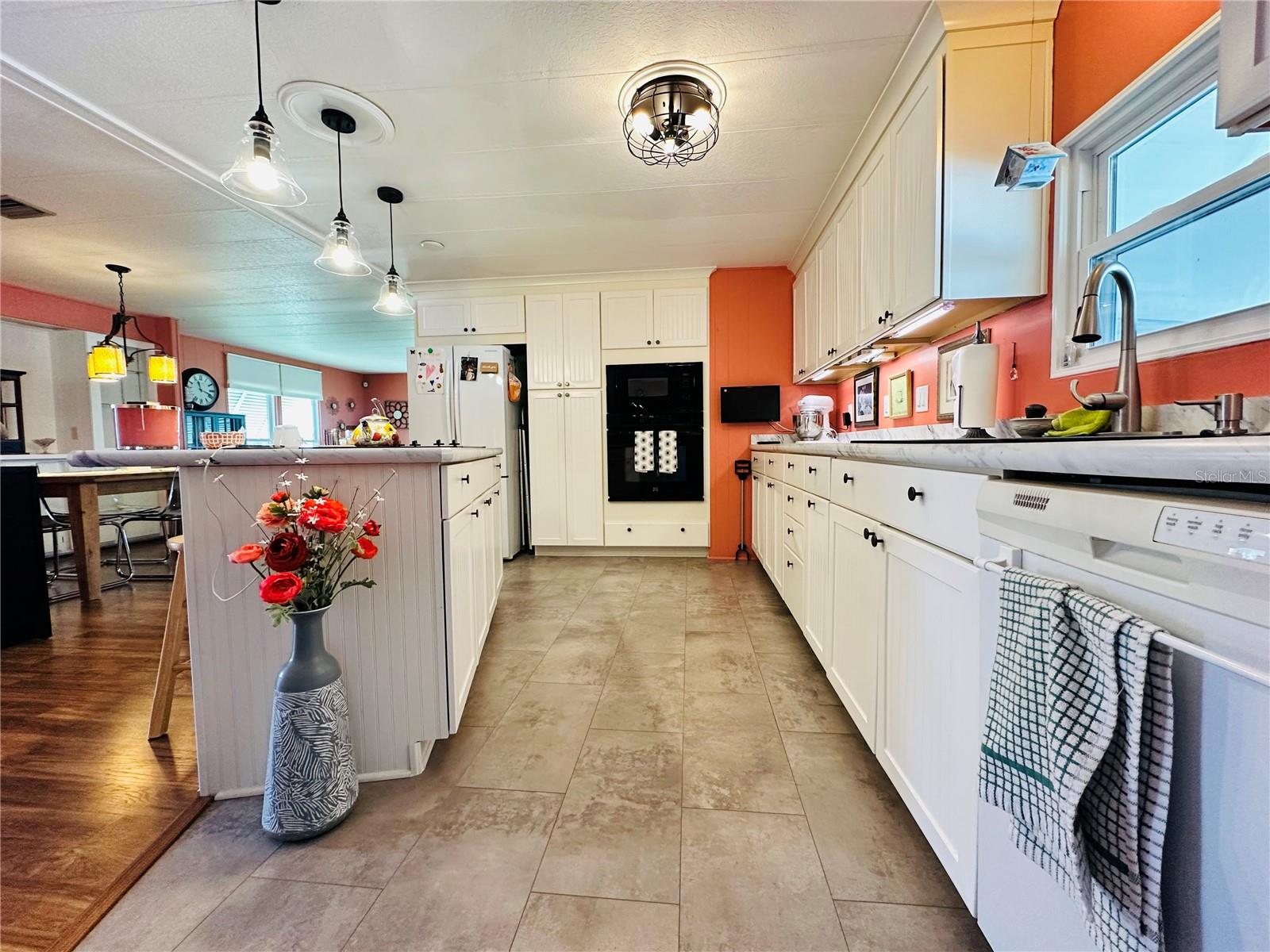 PALM LAKE ESTATES - Residential