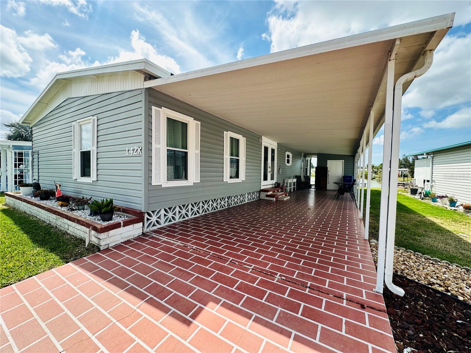 PALM LAKE ESTATES - Residential