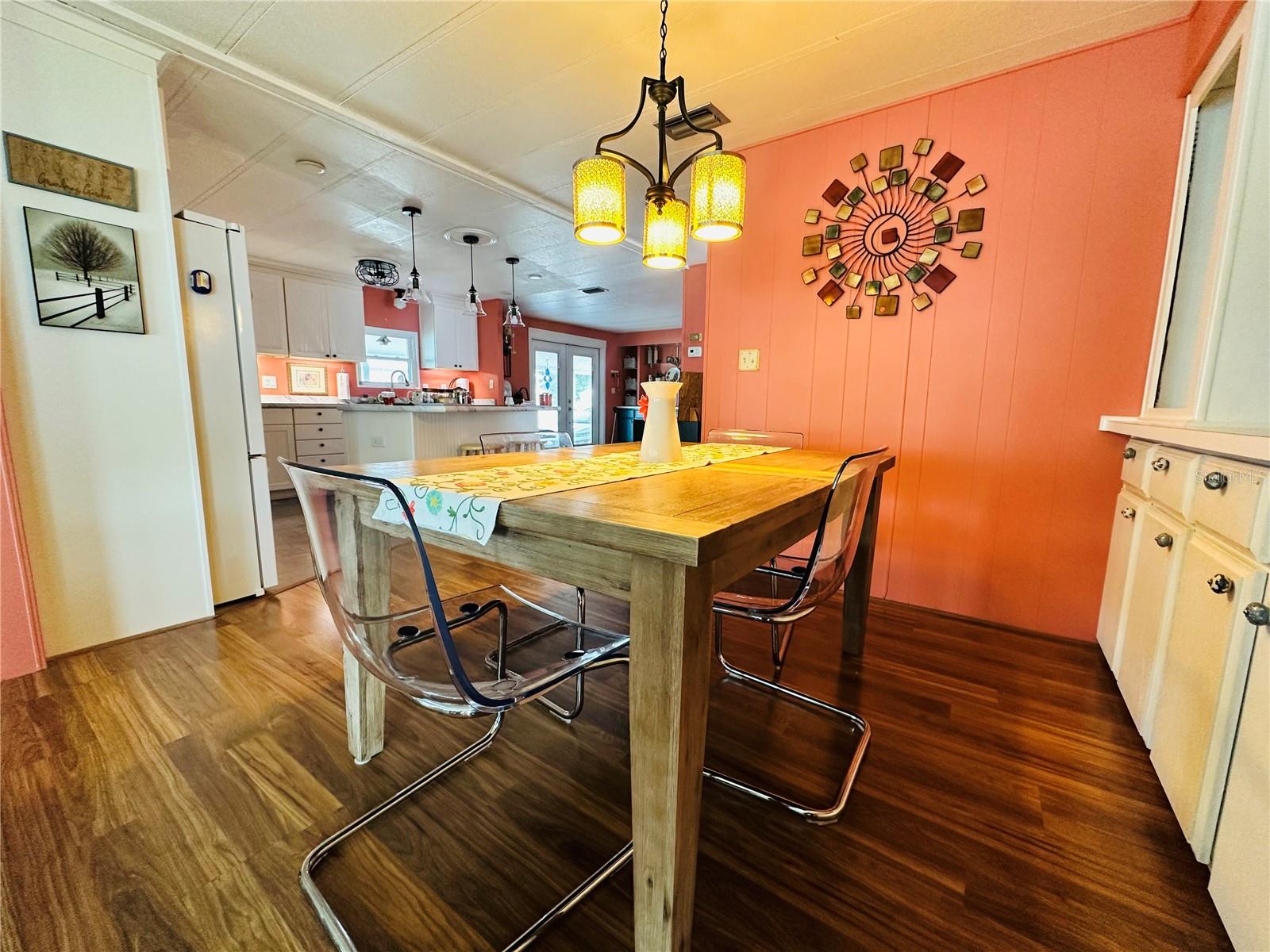 PALM LAKE ESTATES - Residential