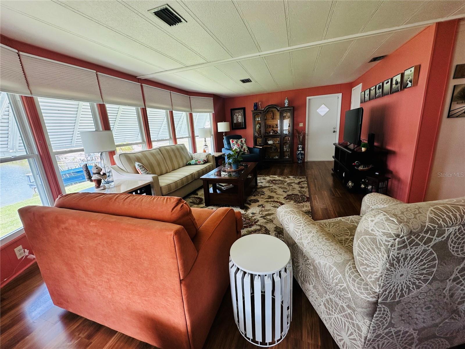 PALM LAKE ESTATES - Residential