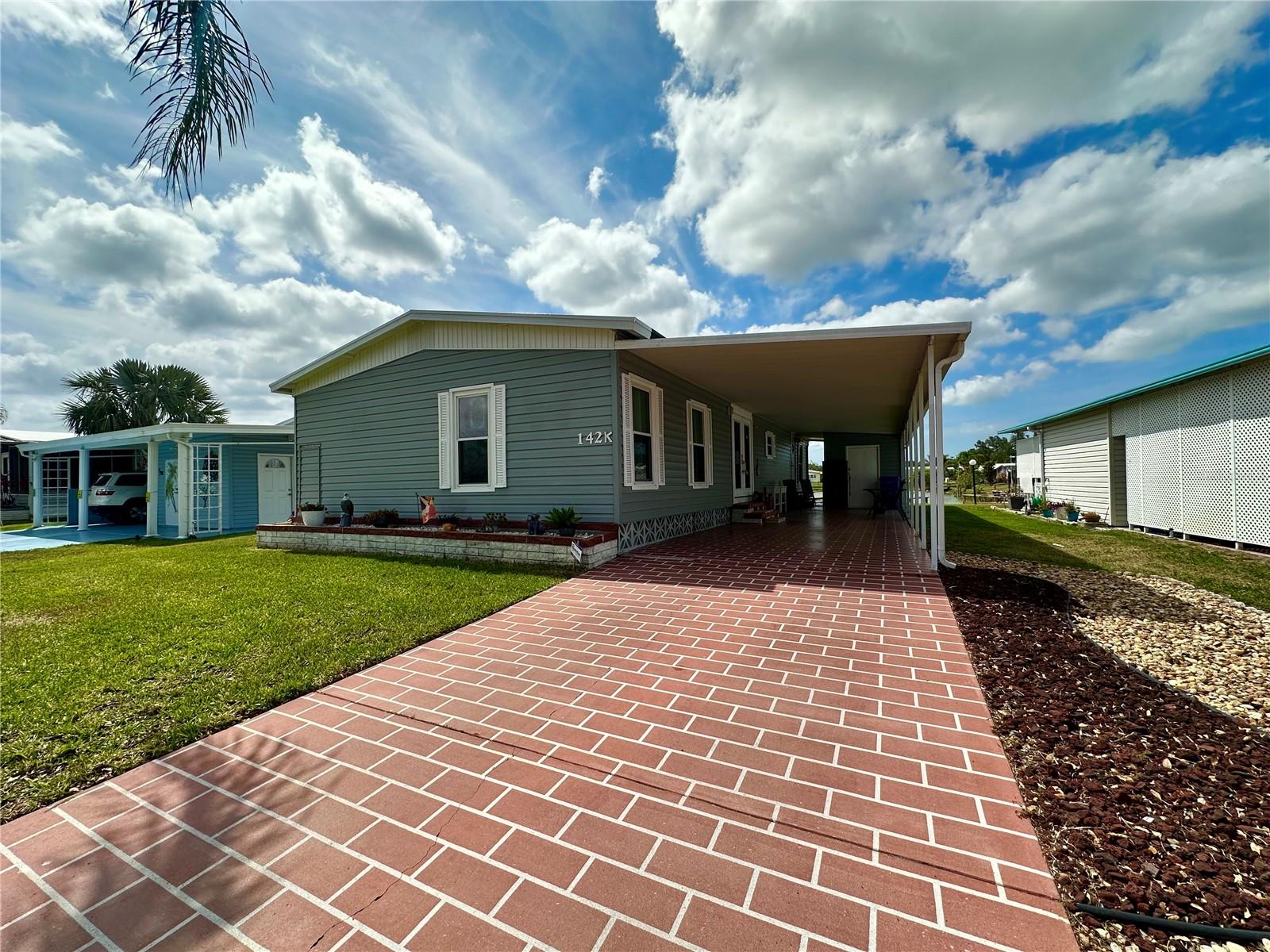 PALM LAKE ESTATES - Residential