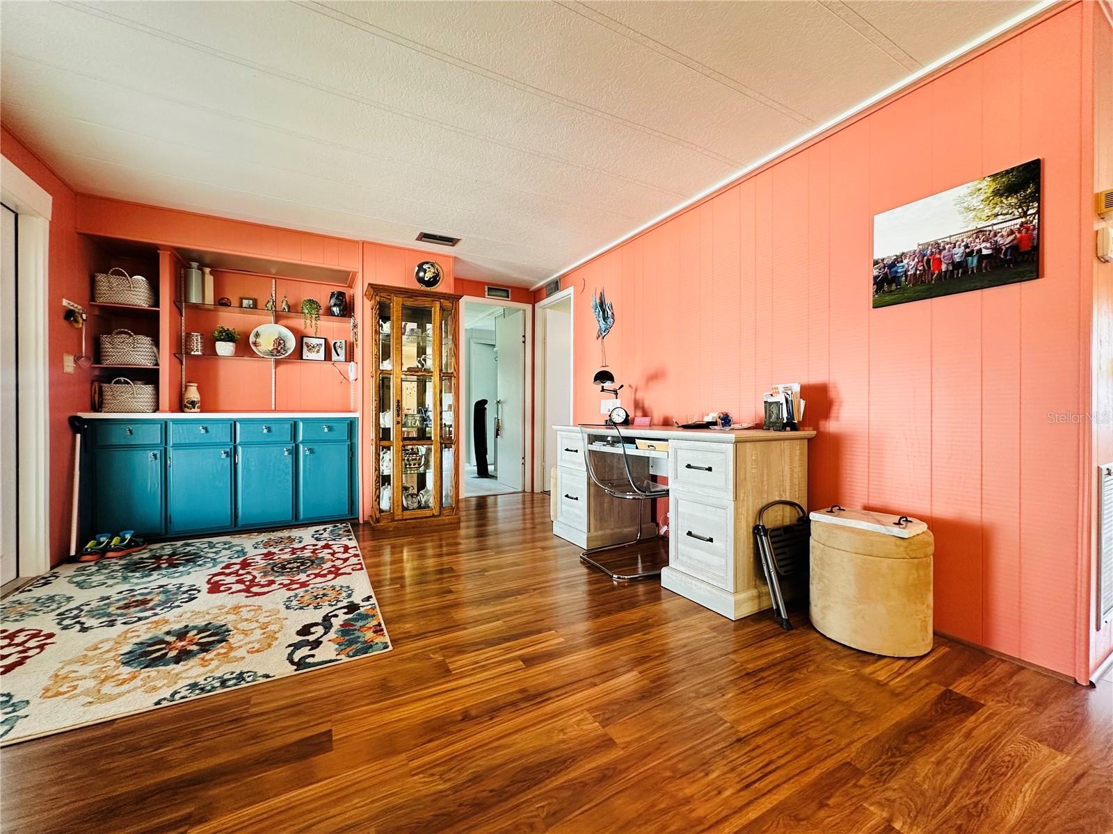 PALM LAKE ESTATES - Residential