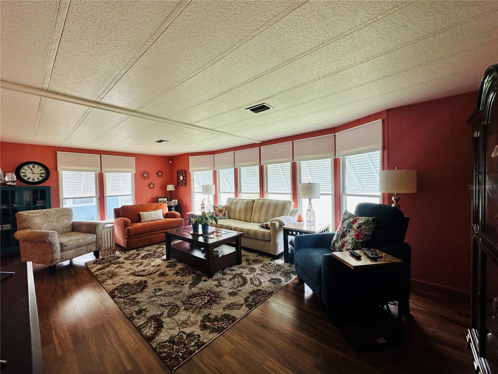 PALM LAKE ESTATES - Residential