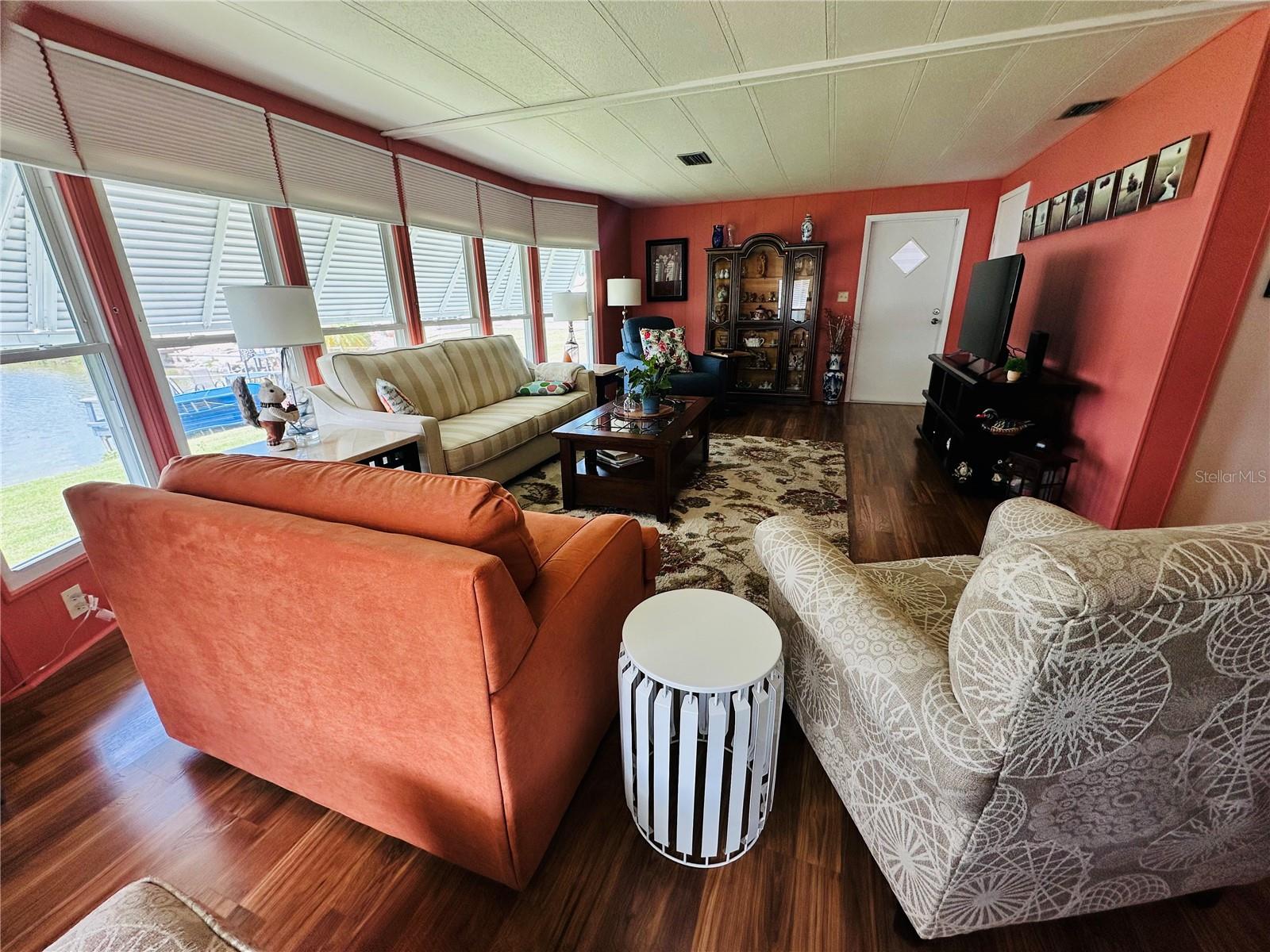 PALM LAKE ESTATES - Residential