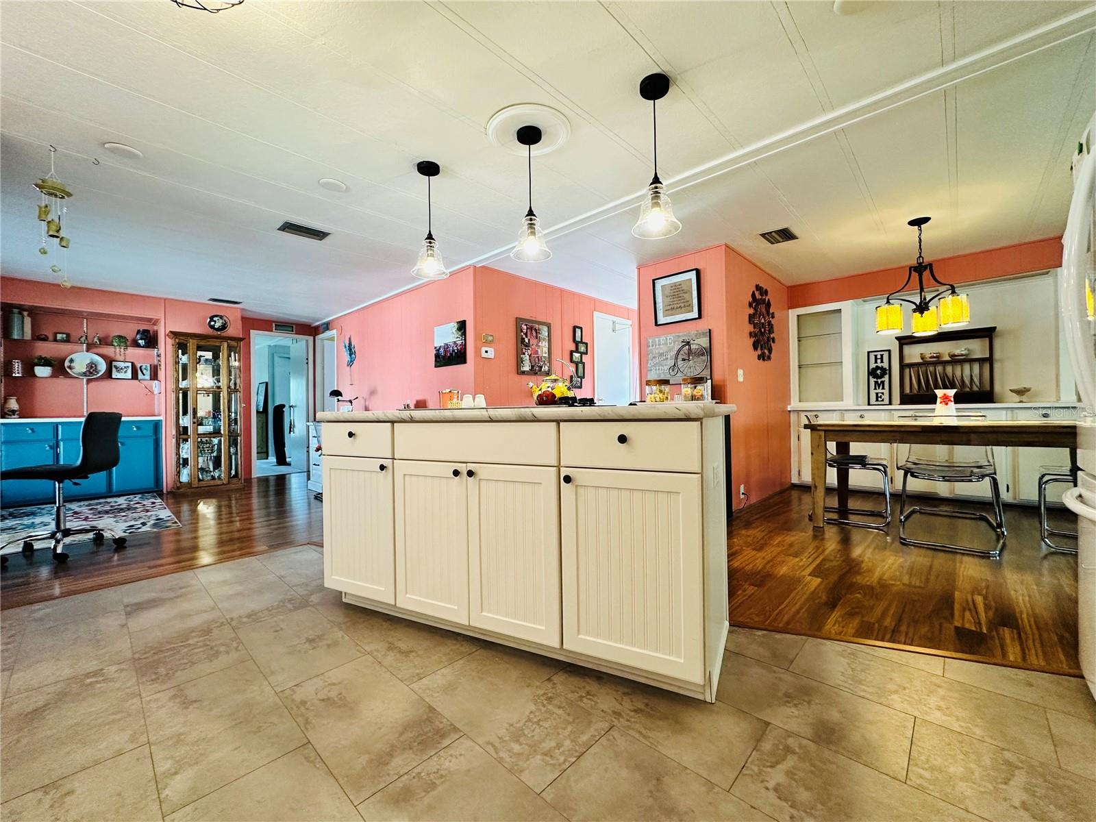 PALM LAKE ESTATES - Residential