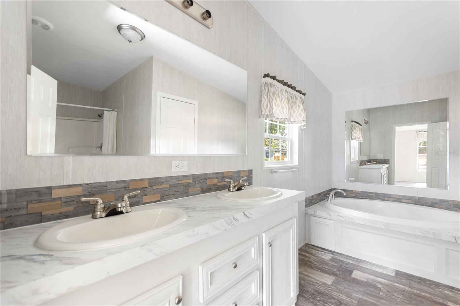 CANDLELIGHT GROVES - Residential