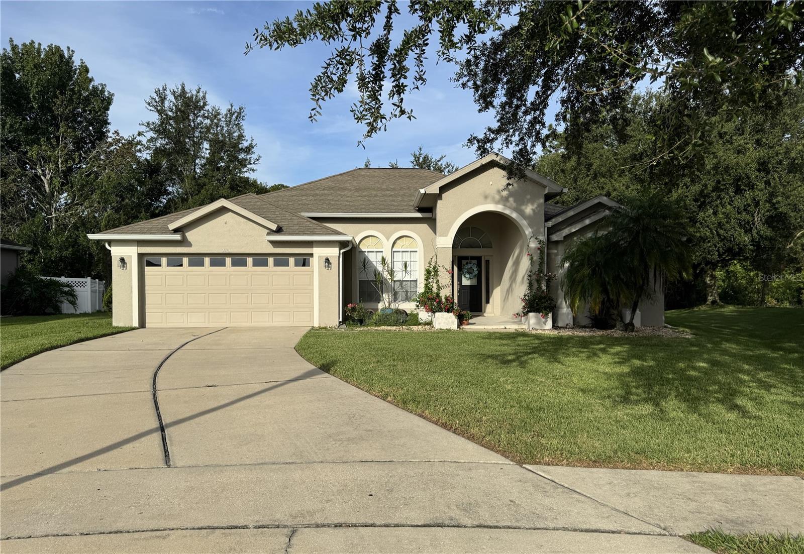 Discover the perfect blend of privacy, space, and location with this rare rental opportunity in sought-after Cypress Chase. Nestled on a quiet cul-de-sac, this beautifully maintained 4-bedroom, 3-bath home sits on a generous lot with no rear neighbors and serene conservation views. Step into peaceful surroundings as you relax under the shade of mature trees or sip morning coffee on your screened lanai—a true private retreat. Inside, the open-concept floor plan is filled with natural light and features vaulted ceilings, a spacious kitchen with stainless steel appliances, ample cabinetry, generous counter space, and a cozy breakfast nook that opens to the family room. A separate living and dining area provides even more space for entertaining. The primary suite has dual walk-in closets and a luxurious en-suite bath with two separate sinks, a soaking tub, and a walk-in shower. Three additional bedrooms and two full baths with the flexibility to use as a home office.
All of this just minutes from Disney’s Magic Kingdom, Winter Garden Village, top-rated schools, and major highways—making it the ideal location for work and play.