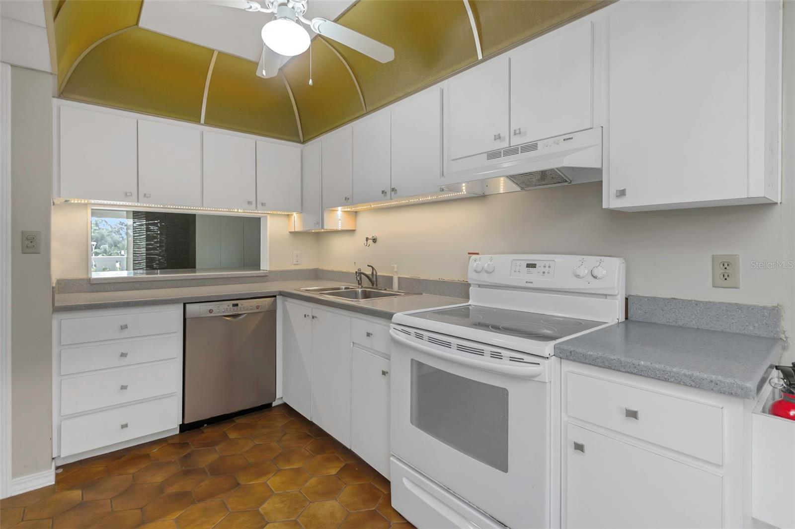 1200 N SHORE DRIVE NE 205