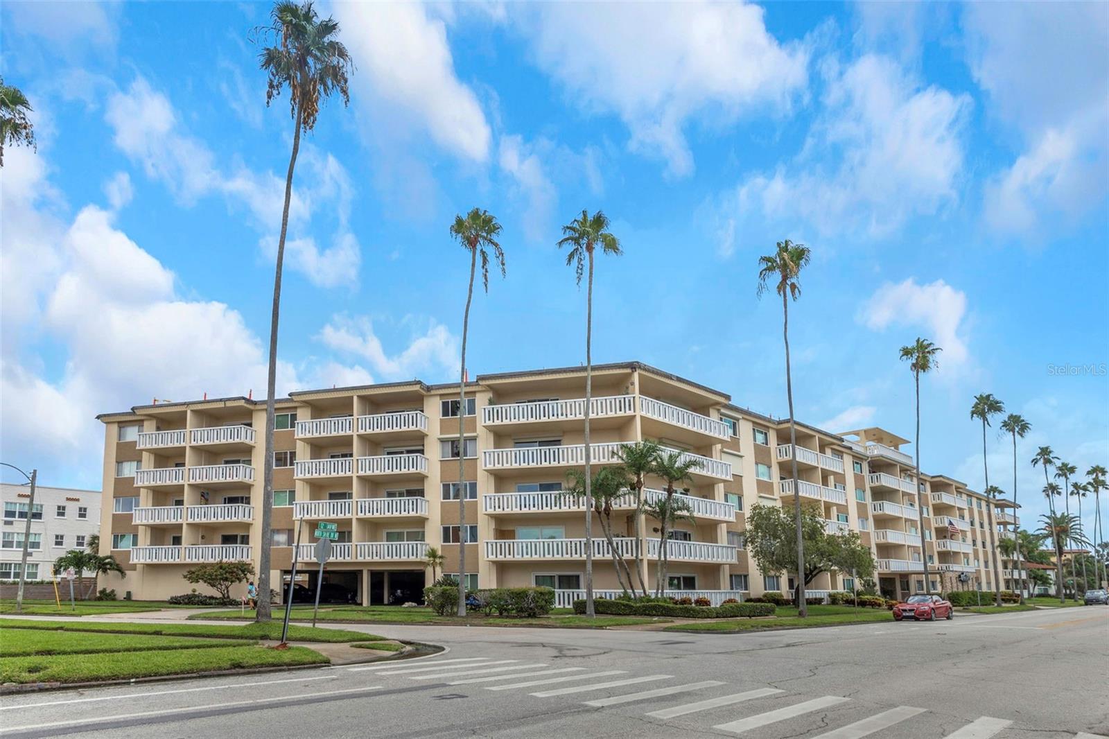 1200 N SHORE DRIVE NE 205
