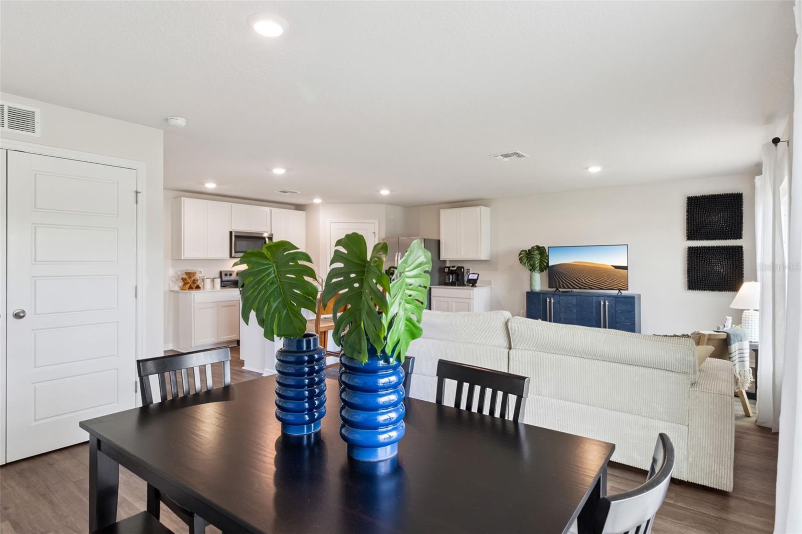 MAGNOLIA POINTE - Residential