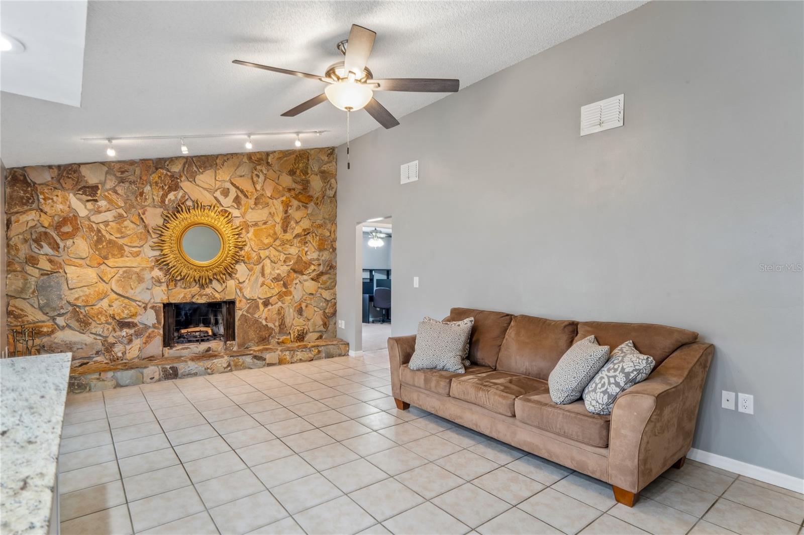 SPRING HILL - Residential