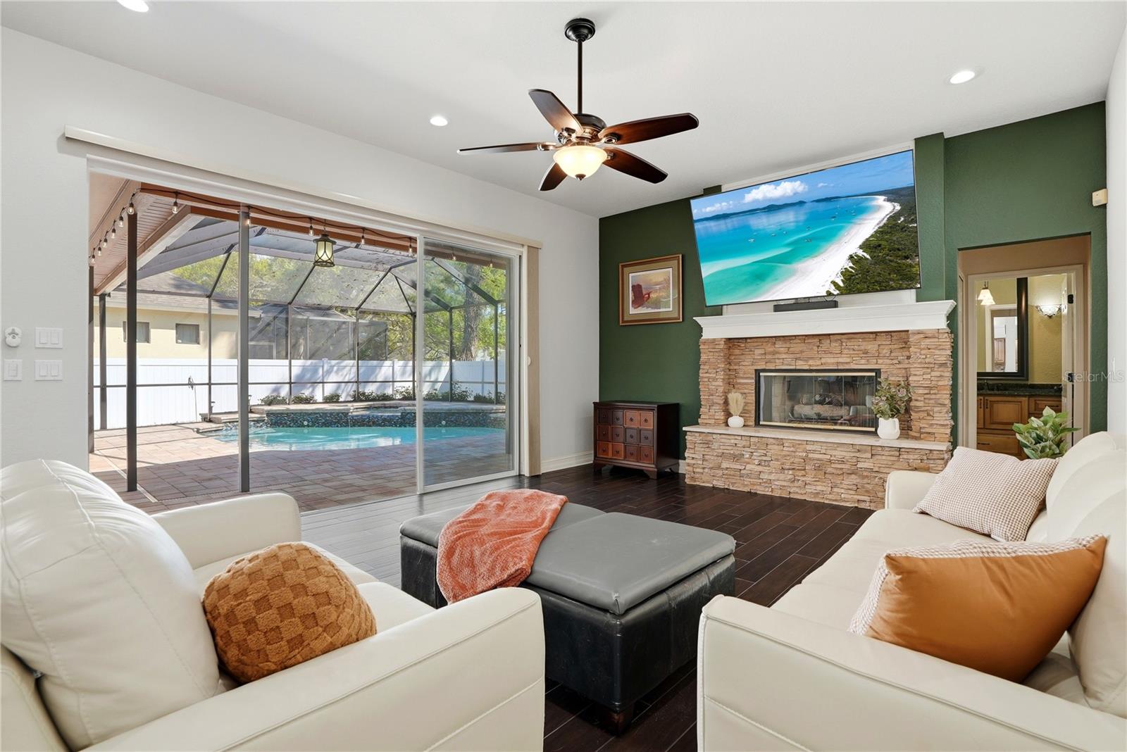 10555 SHADY OAK LANE