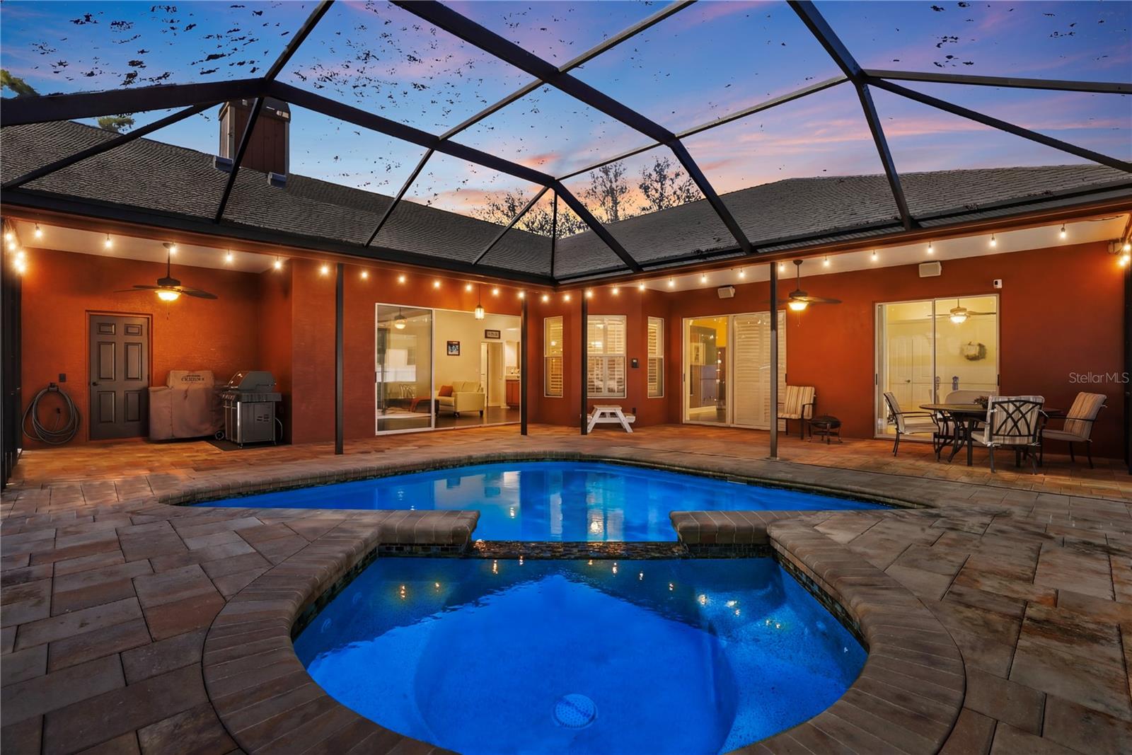 10555 SHADY OAK LANE