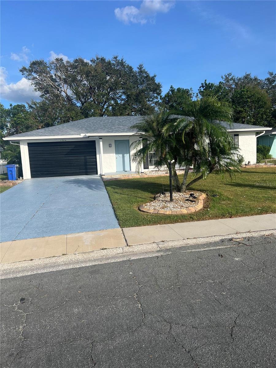 Sun City Center most sought-after 55+ community! .All house was remodeling, new floor , kitchen and bathroom remodeling, garage open manually. Enjoy the Florida lifestyle wonderful community amenities at your doorstep, Living and Sun City center means low annual to a wide range of amenities, you'll enjoy a: Pickle-ball, tennis, softball, lawn bowling, indoor & outdoor pool and spas, fully equipped fitness center, library and community hall with meeting rooms.