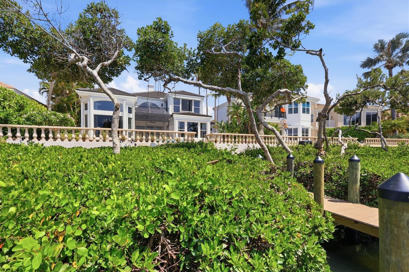 MANCHESTER BAY - Residential