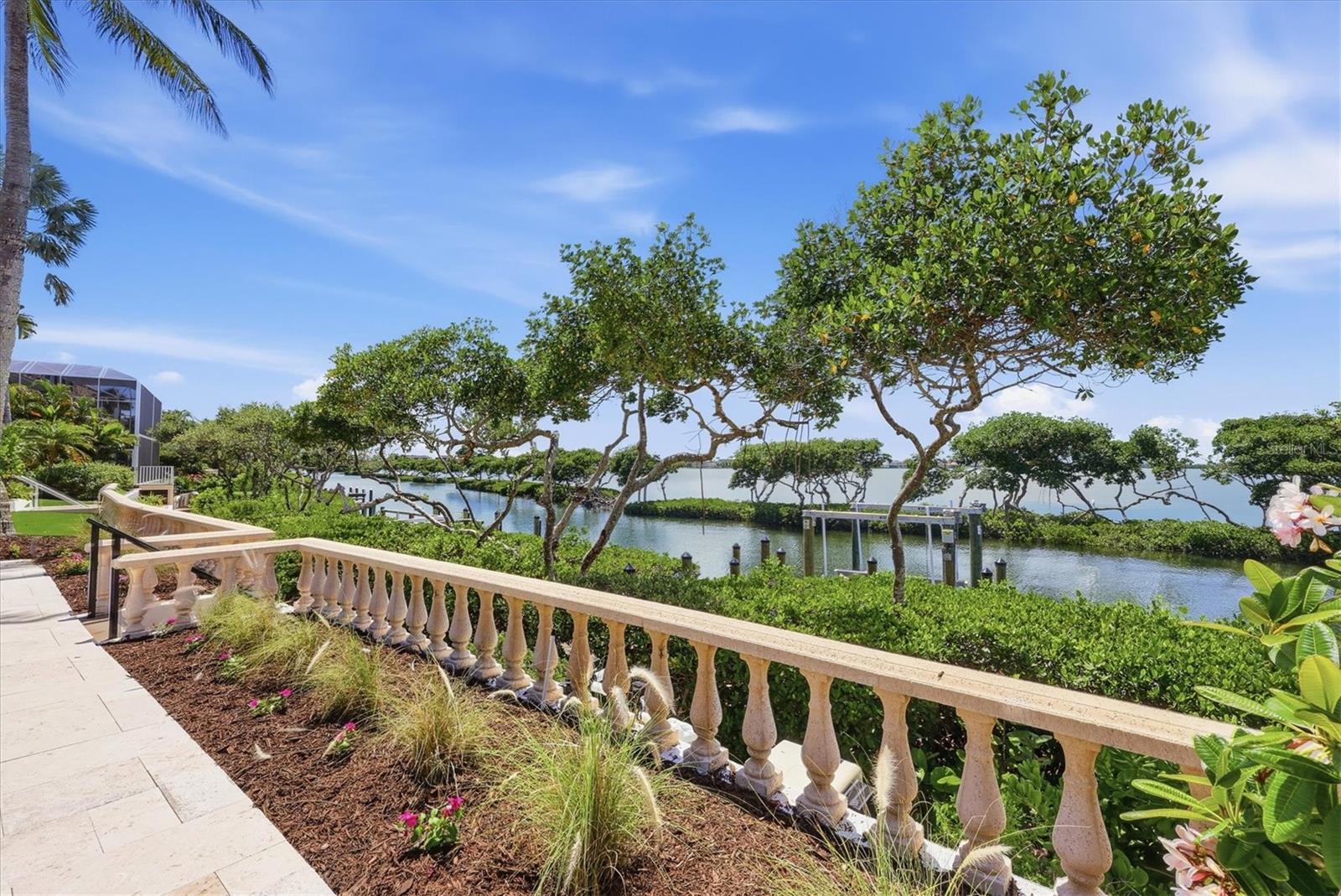 MANCHESTER BAY - Residential