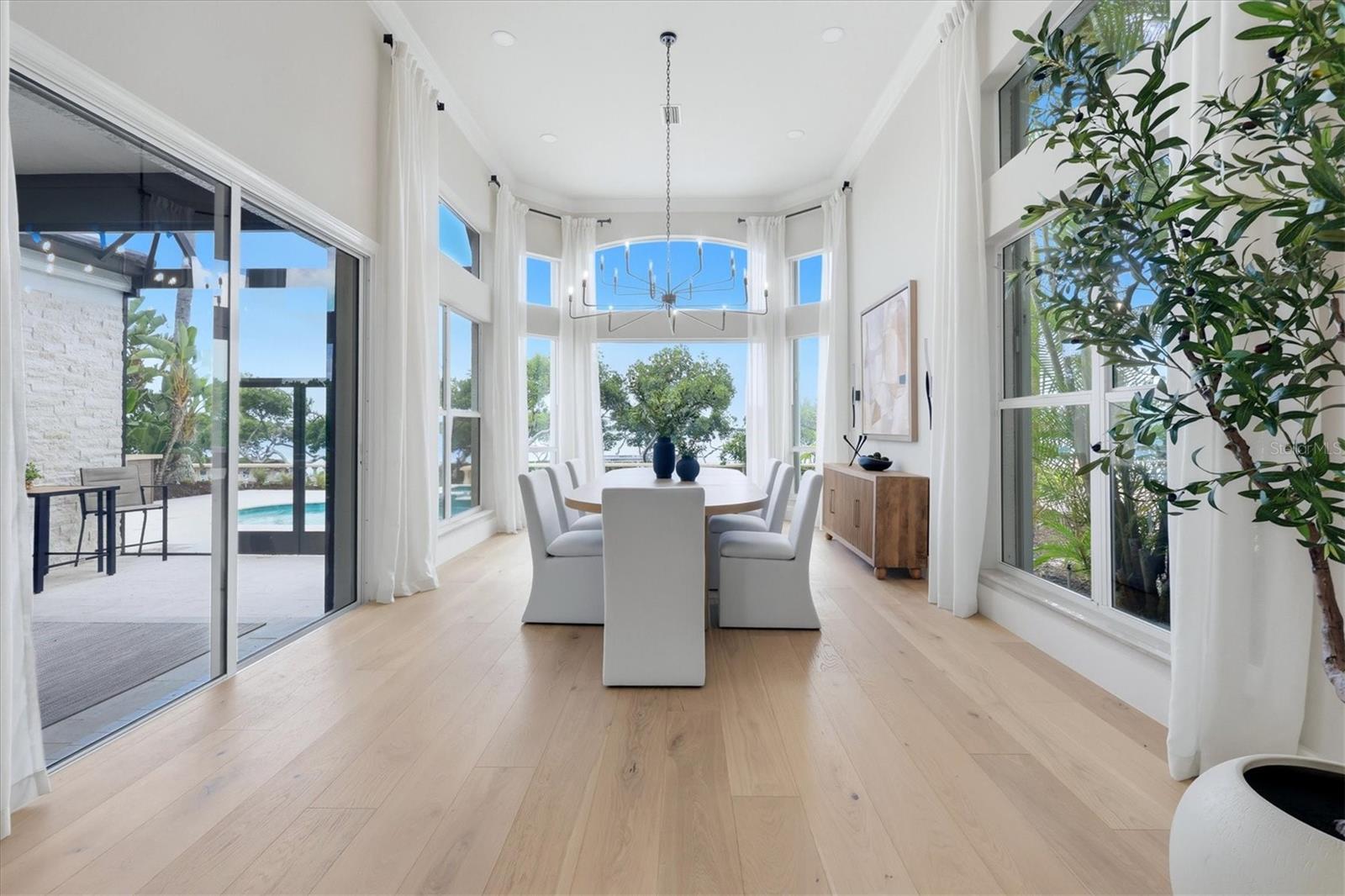 MANCHESTER BAY - Residential