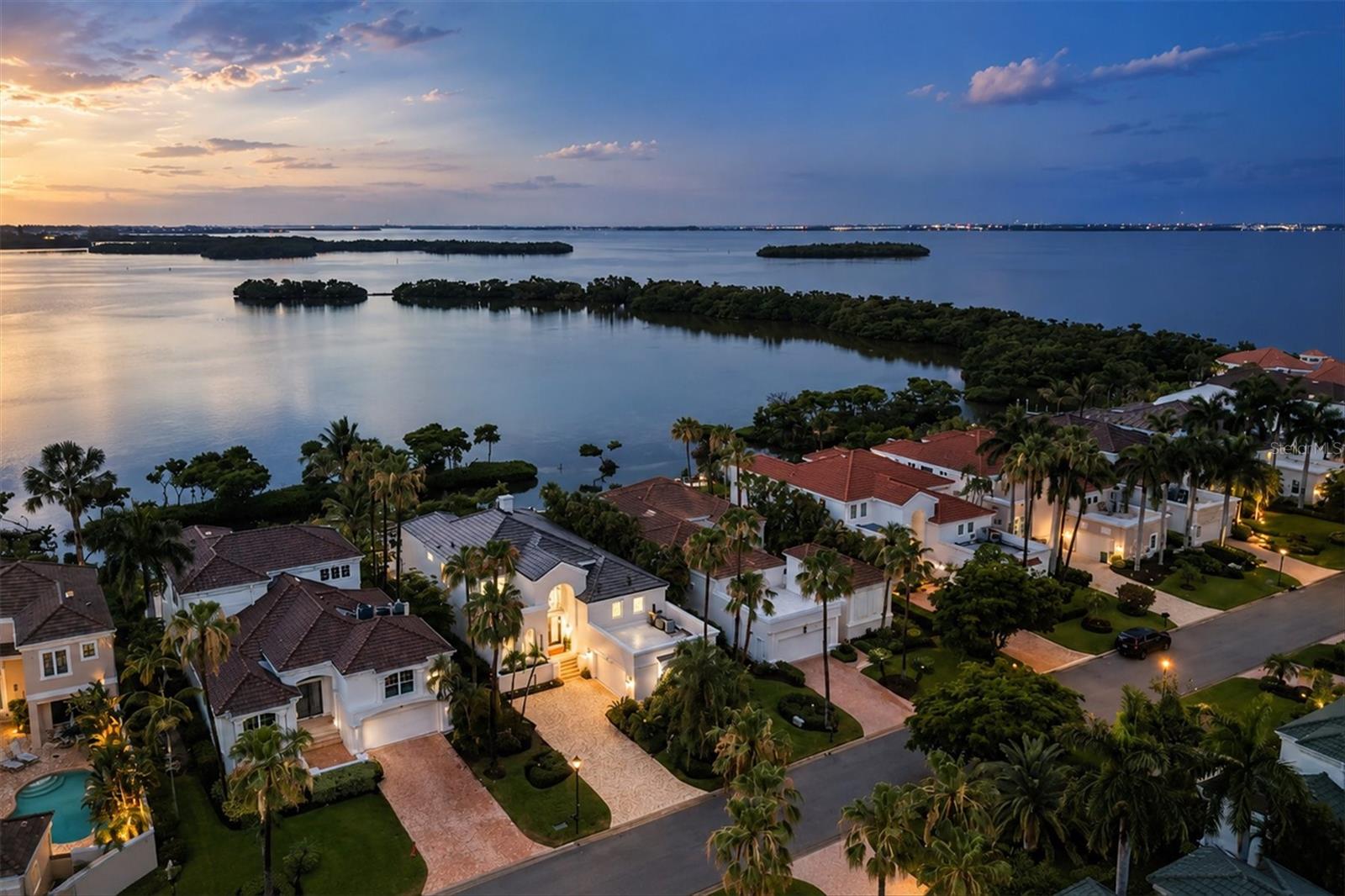 MANCHESTER BAY - Residential