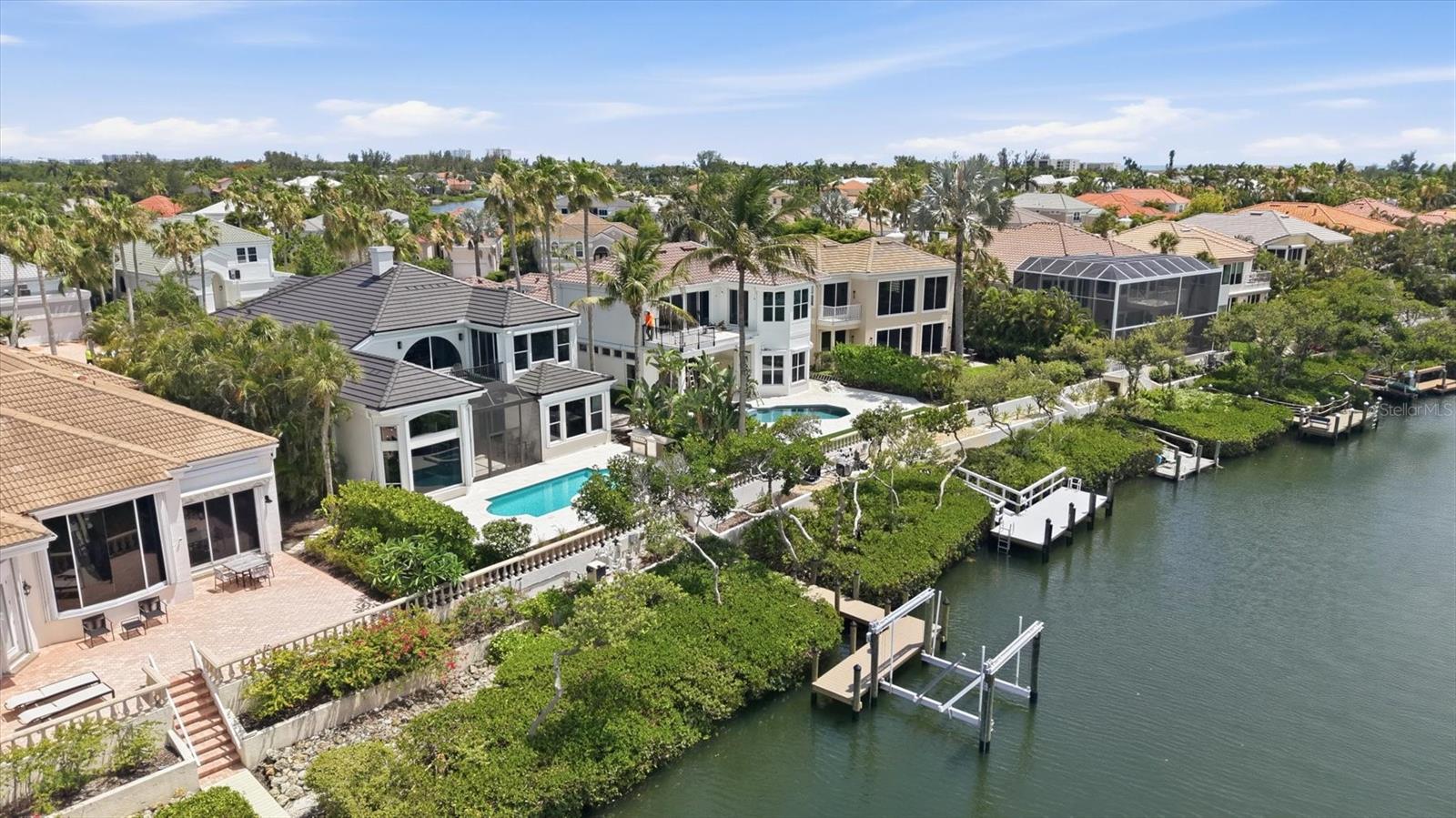 MANCHESTER BAY - Residential