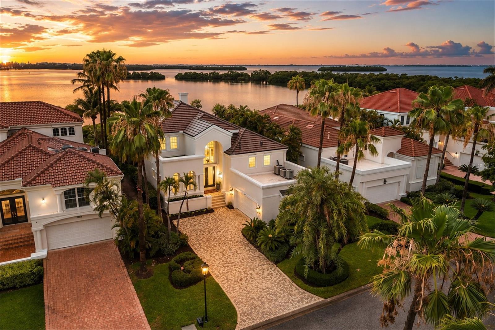 MANCHESTER BAY - Residential