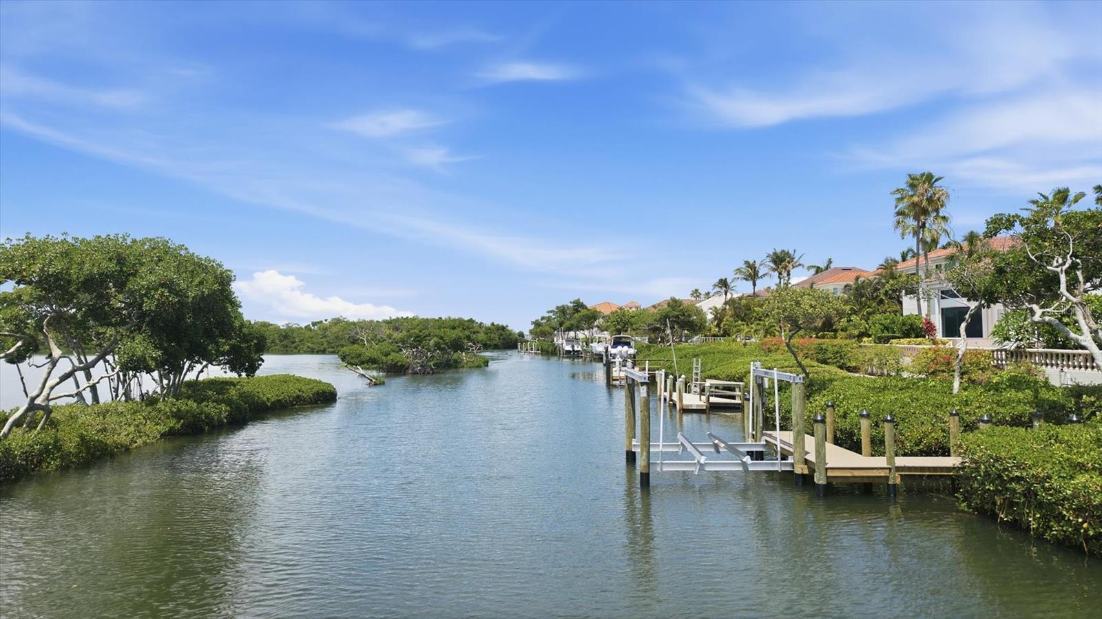 MANCHESTER BAY - Residential