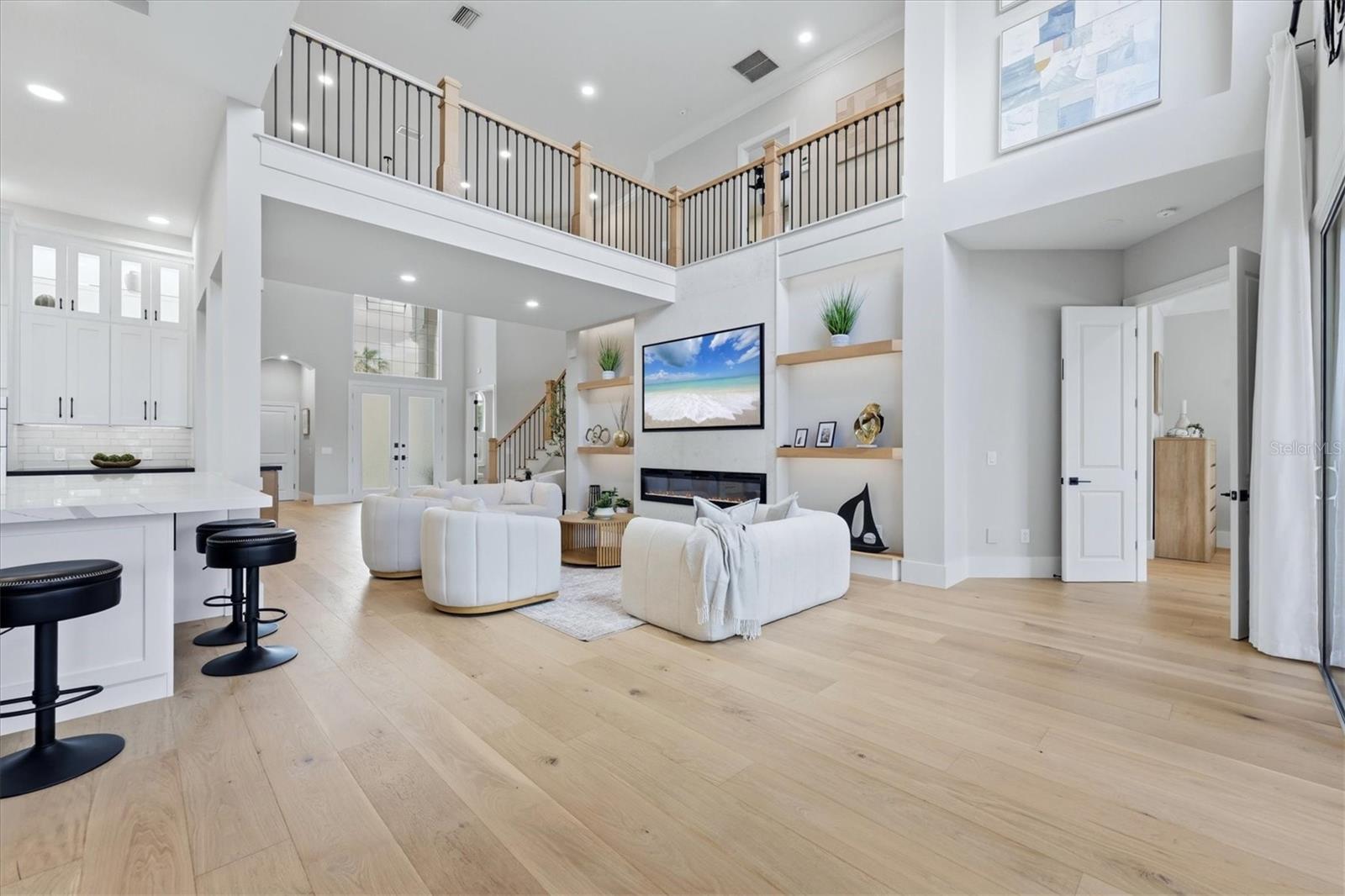 MANCHESTER BAY - Residential