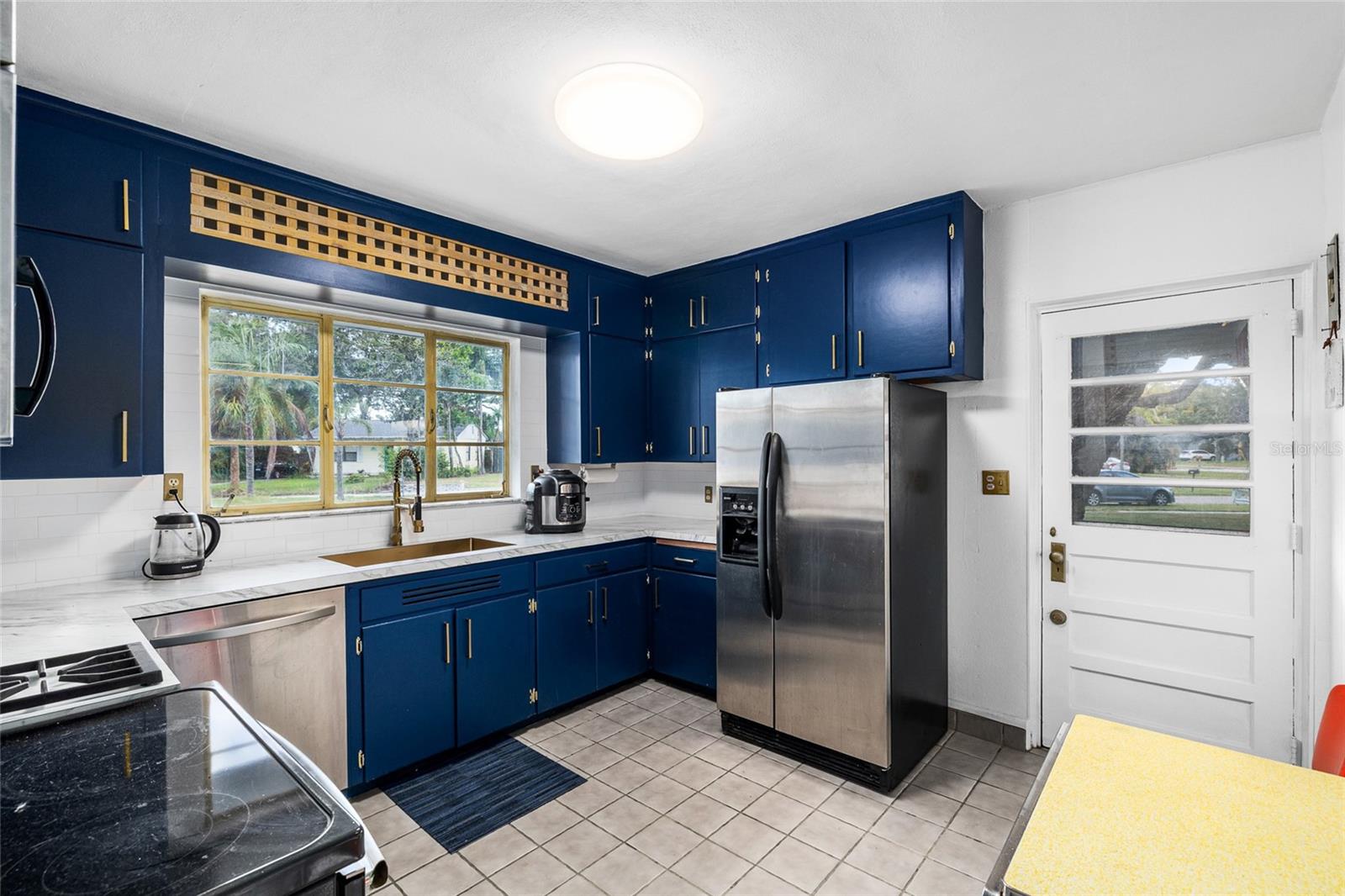 SHADOW LAWN - Residential