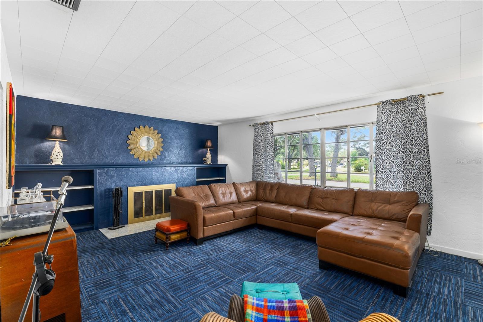 SHADOW LAWN - Residential