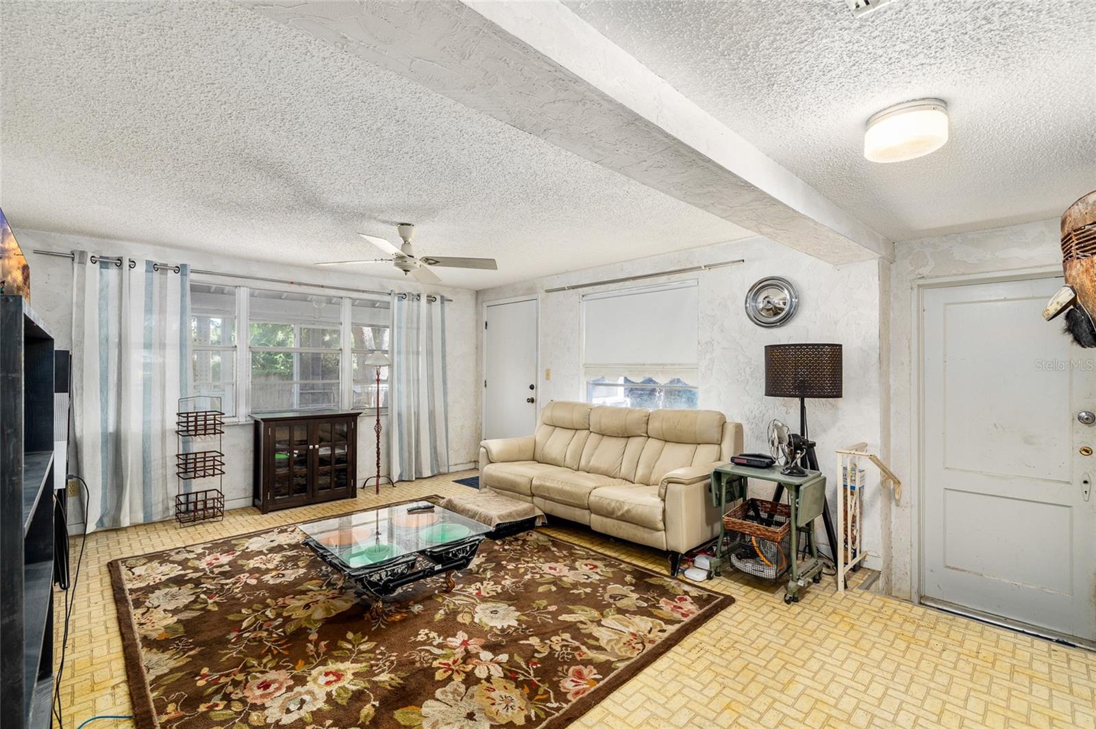 SHADOW LAWN - Residential