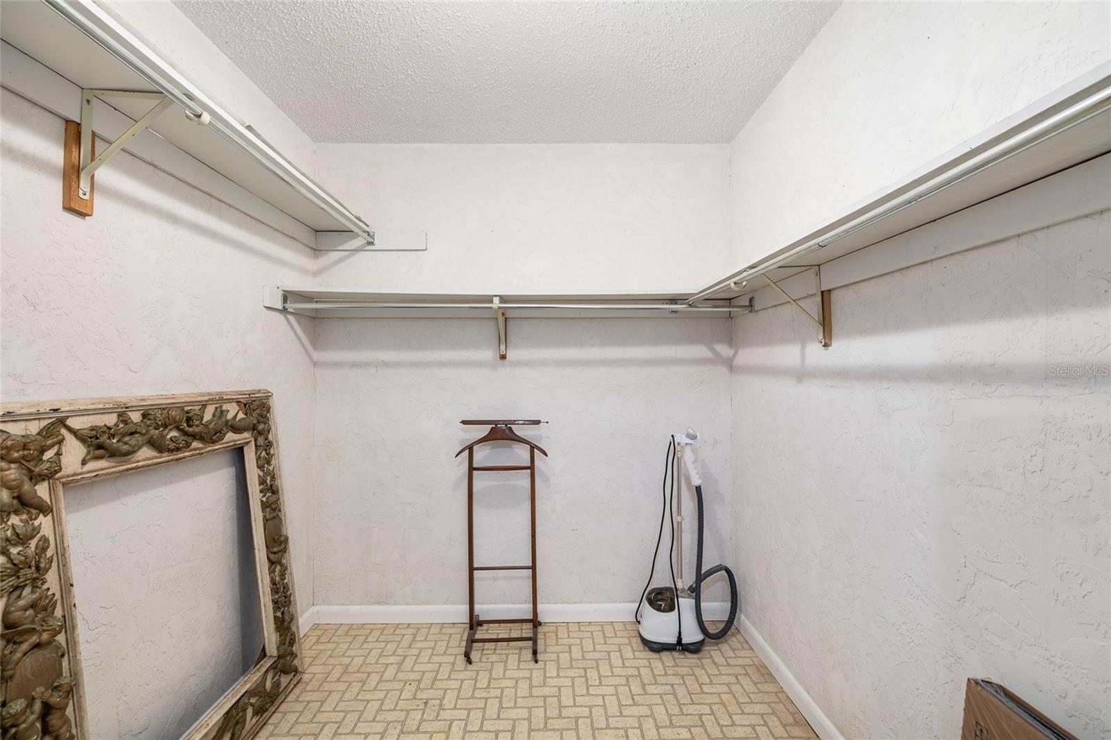 SHADOW LAWN - Residential