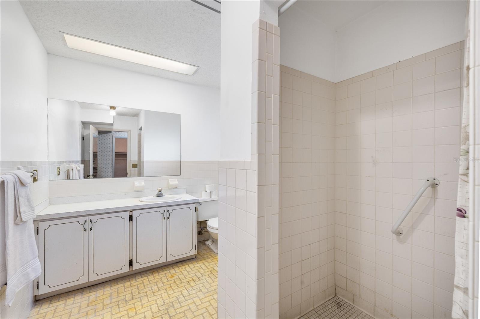 SHADOW LAWN - Residential