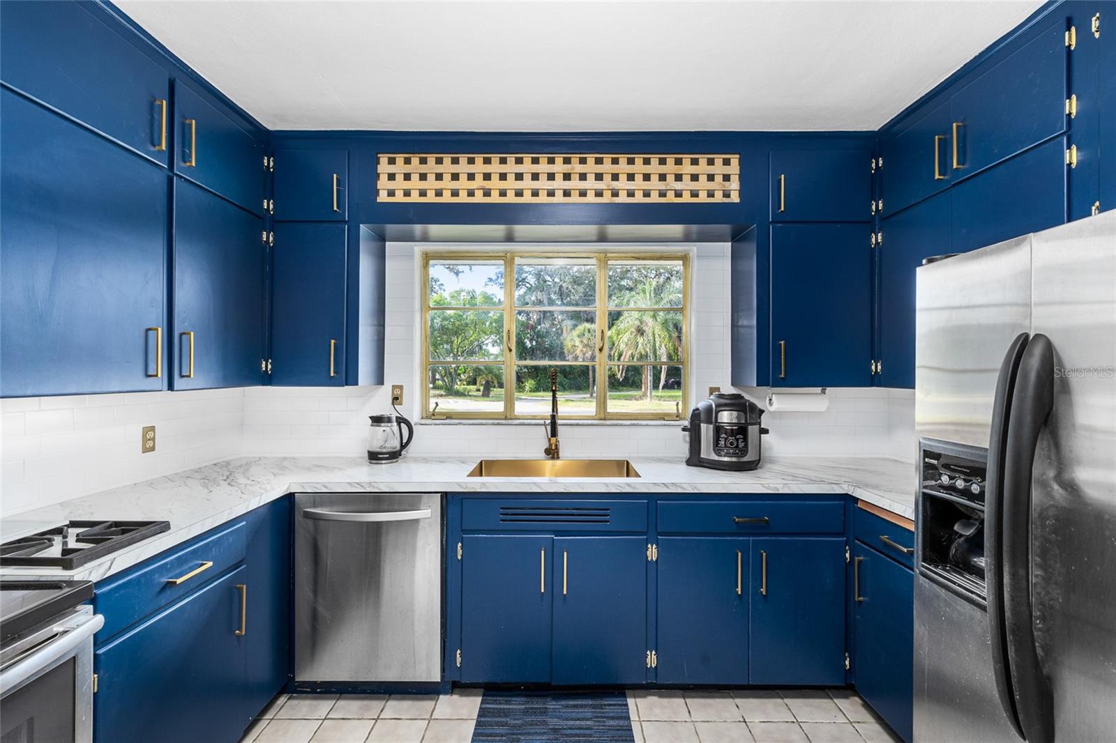 SHADOW LAWN - Residential