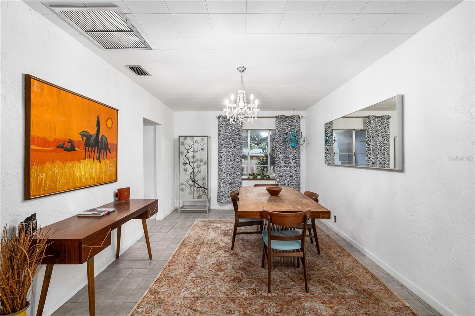 SHADOW LAWN - Residential