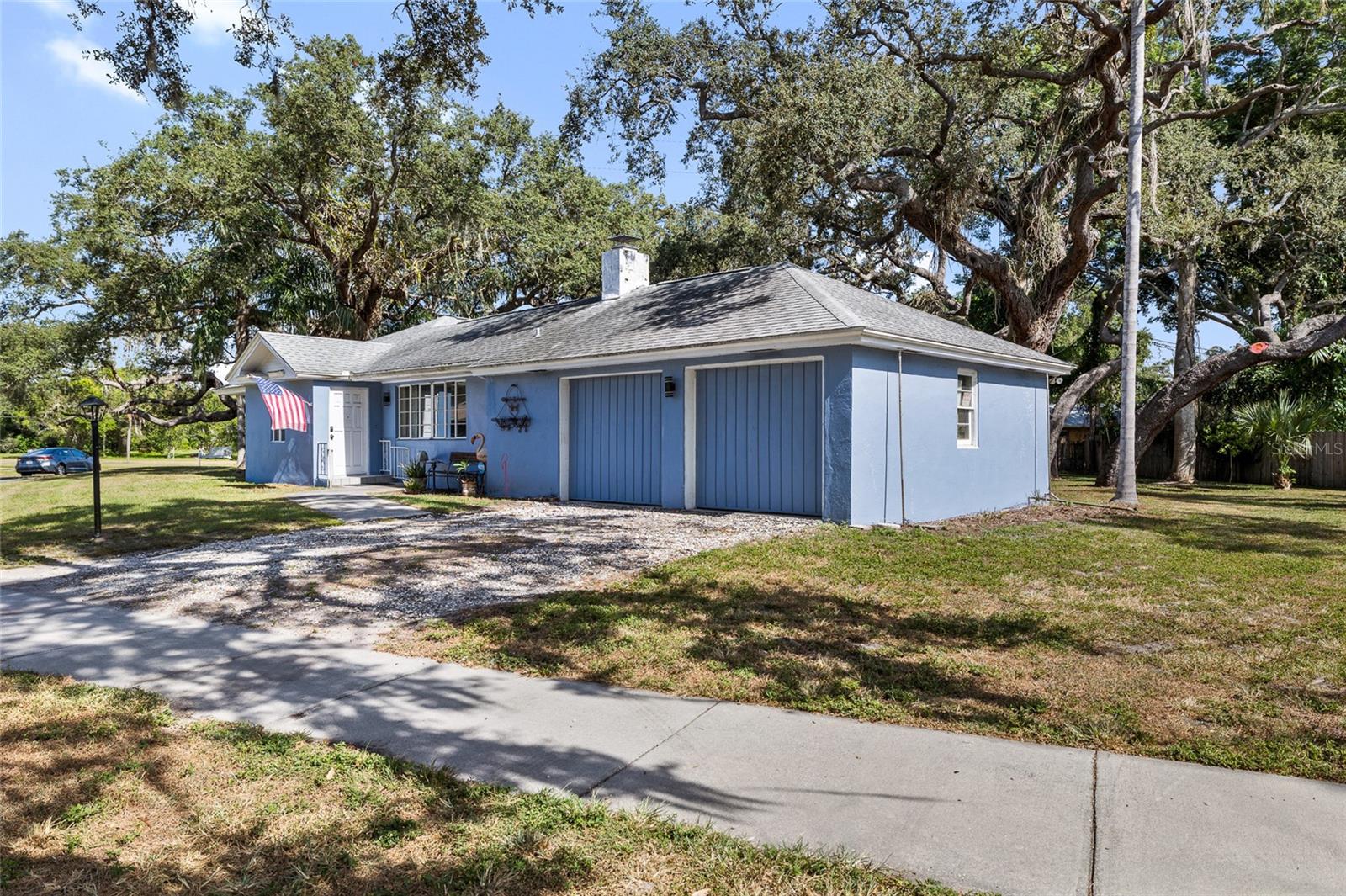 SHADOW LAWN - Residential