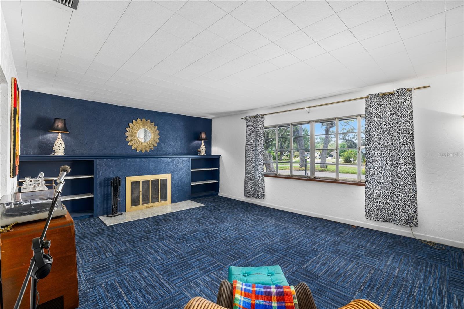 SHADOW LAWN - Residential