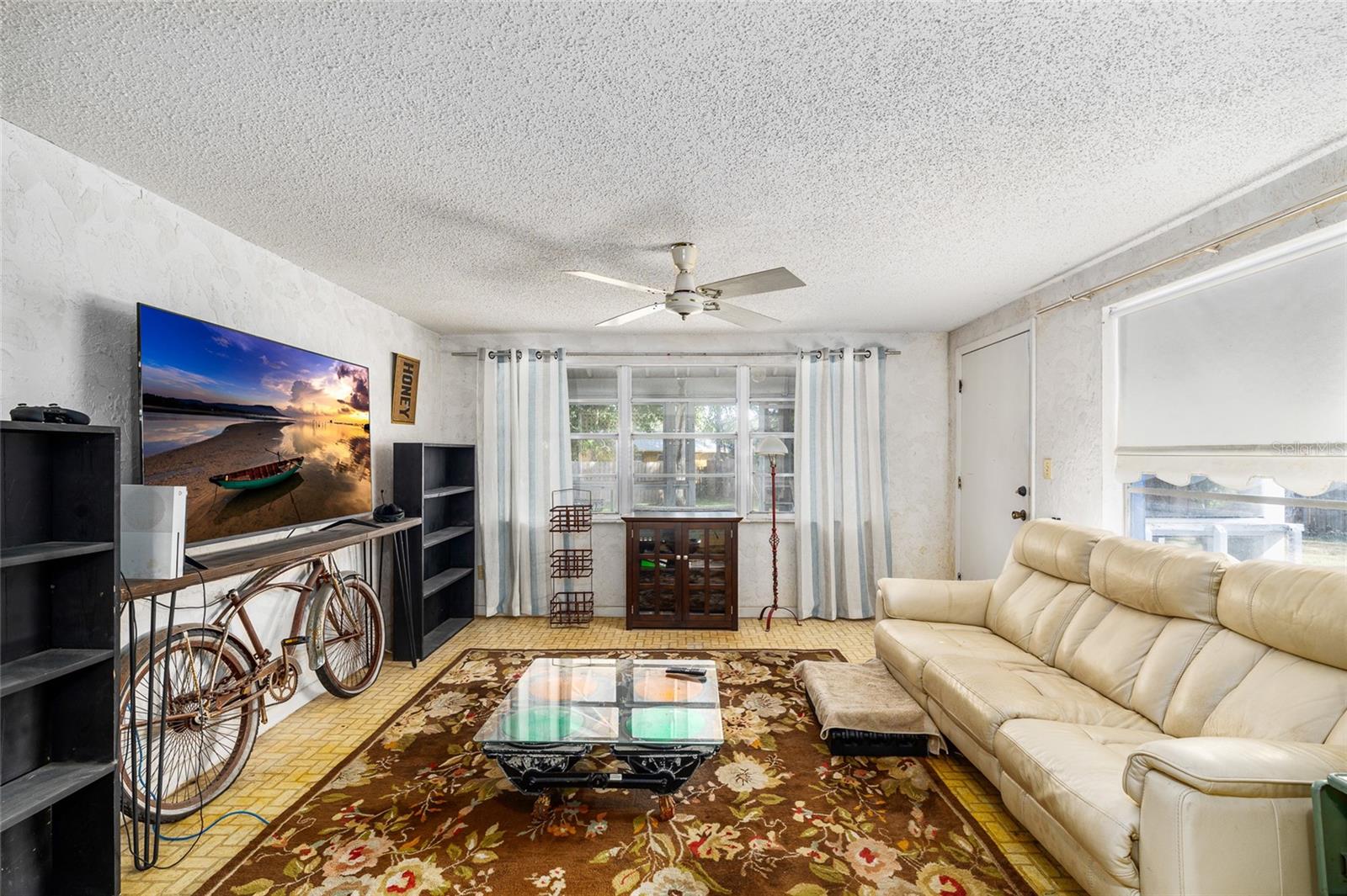 SHADOW LAWN - Residential