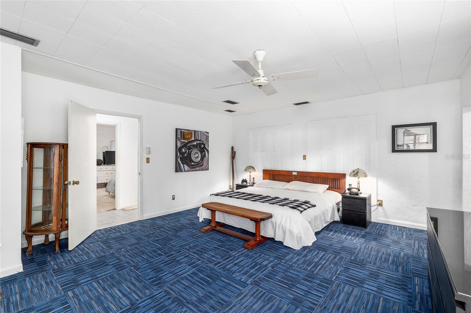 SHADOW LAWN - Residential