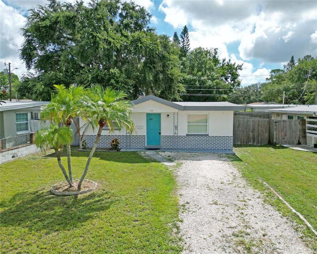 Photo of 718 Northmoor Avenue N, St Petersburg, FL 33702 (MLS # TB8543220)
