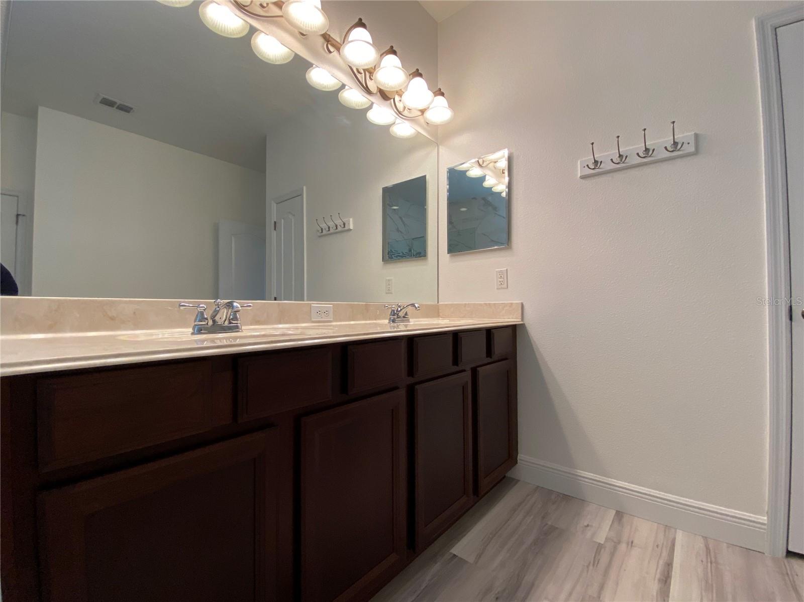 LAKES/WINDERMERE PH 03 P & Q - Residential Lease