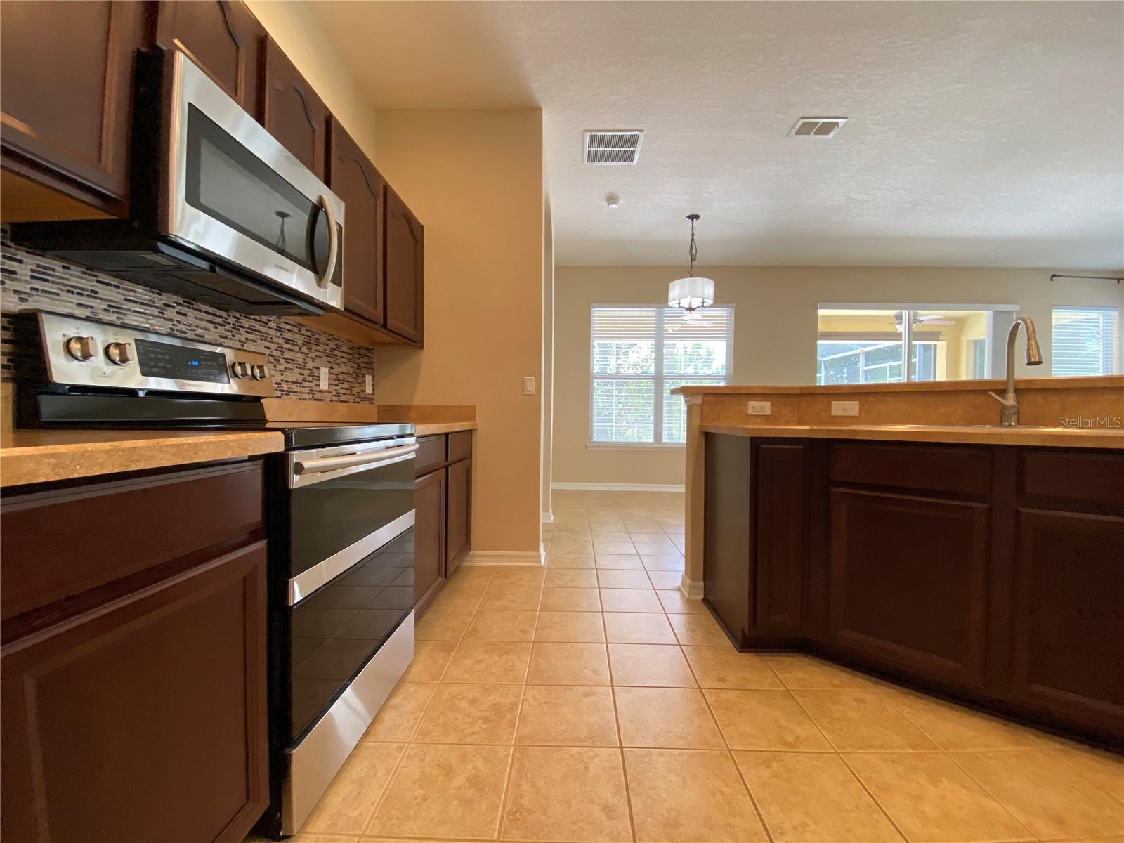 LAKES/WINDERMERE PH 03 P & Q - Residential Lease