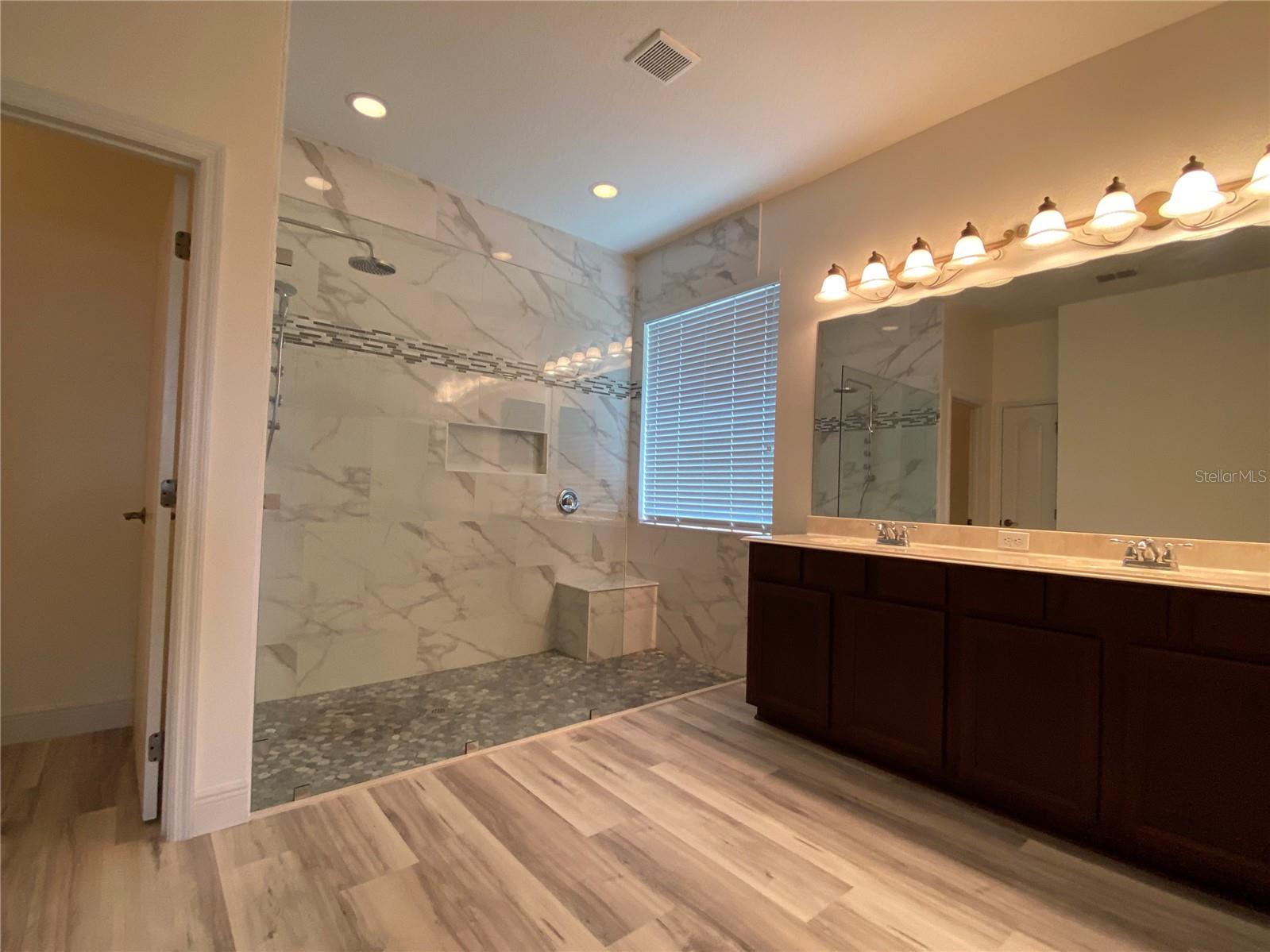 LAKES/WINDERMERE PH 03 P & Q - Residential Lease