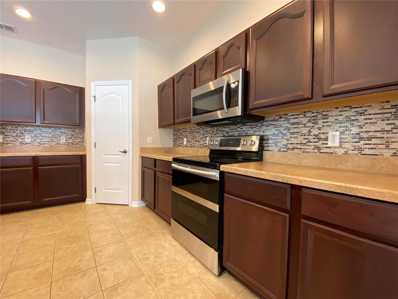 LAKES/WINDERMERE PH 03 P & Q - Residential Lease