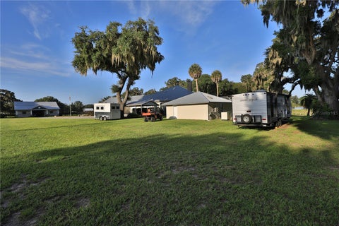 Tiny photo for 11811 SE Sunset Harbor Road, Weirsdale, FL 32195 (MLS # OM731796)